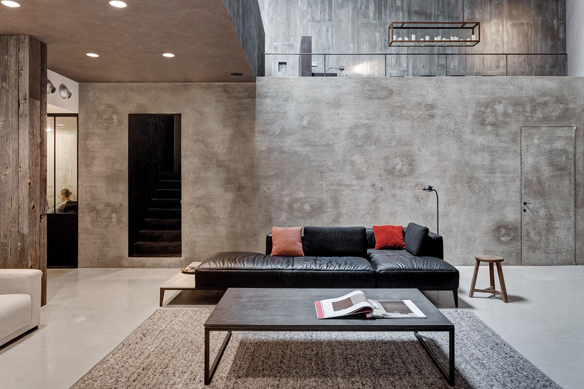 Мікроцемент в інтер'єрі: сучасний дизайн ванної кімнати з бетонними стінами та мінімалізмом.