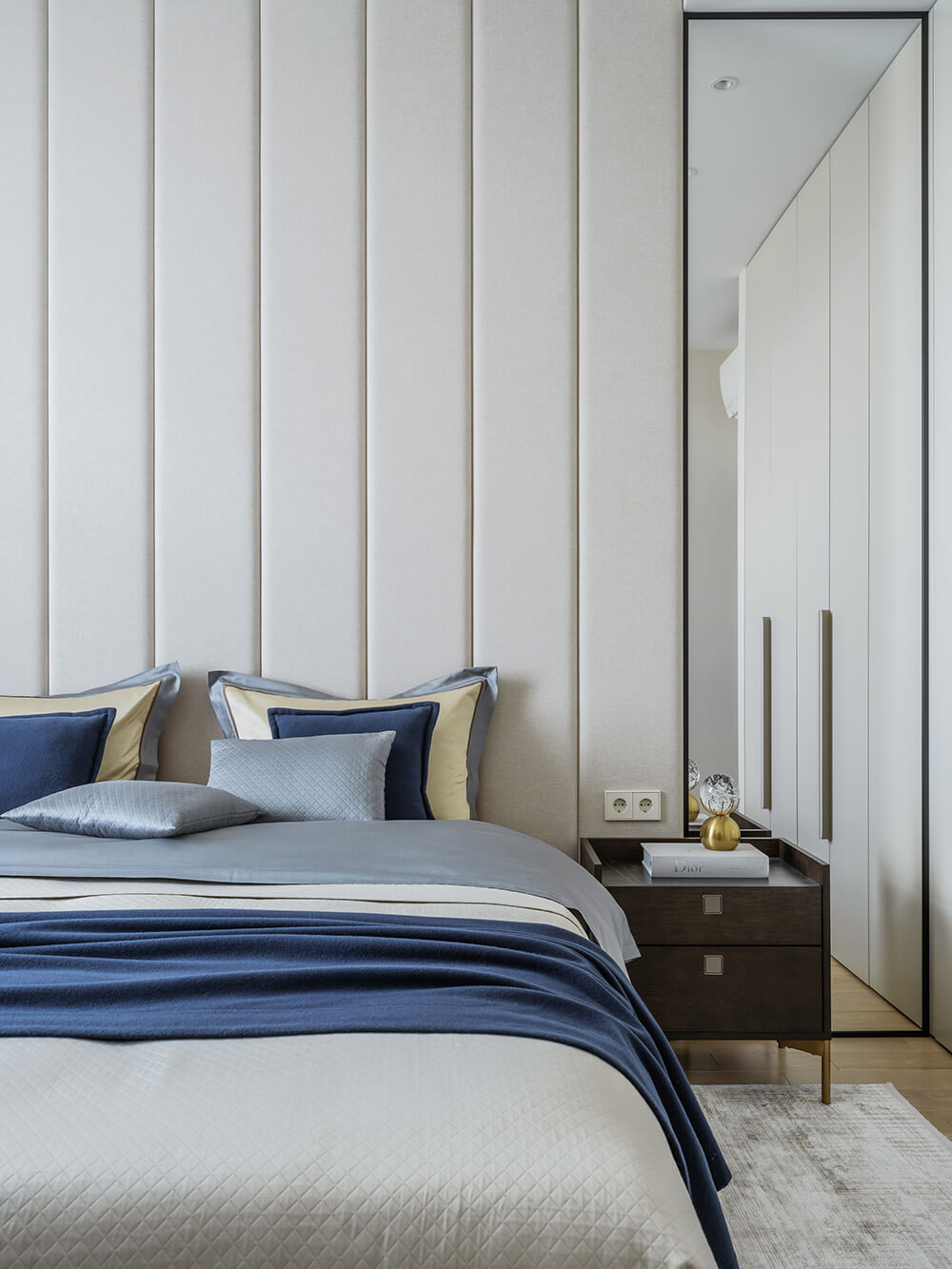 М'які стінові панелі в дитячій кімнаті забезпечують безпеку та затишок для дитини.