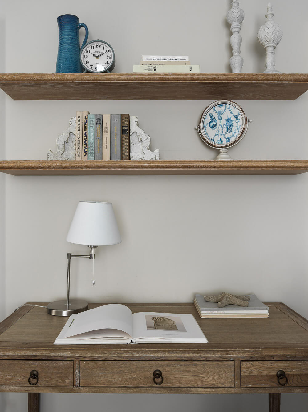 Затишний куточок в морському стилі: інтер'єр квартири з використанням натуральних матеріалів