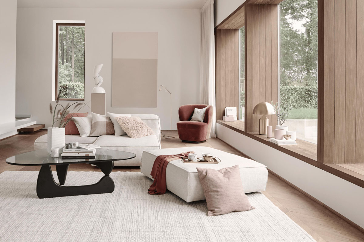 Стильний інтер'єр з нейтральними кольорами, підкреслений освітленням, для створення затишку та гармонії