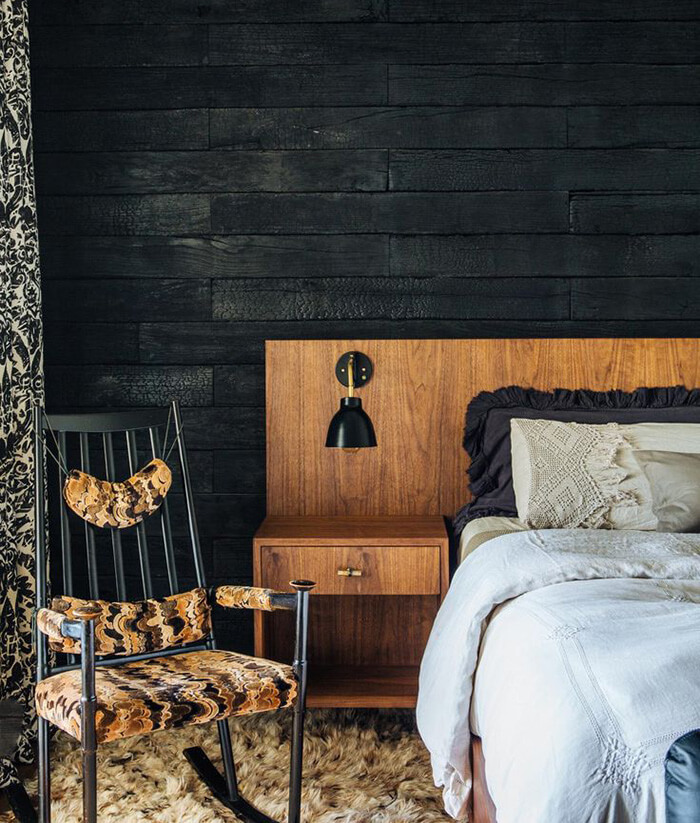 Використання обпаленої деревини для створення унікальної текстури в інтер'єрі