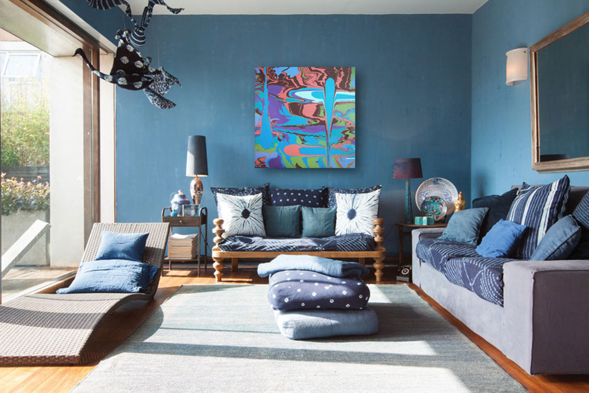 Сучасний дизайн інтер'єру: синій колір у поєднанні з дерев'яними елементами та природнім освітленням.