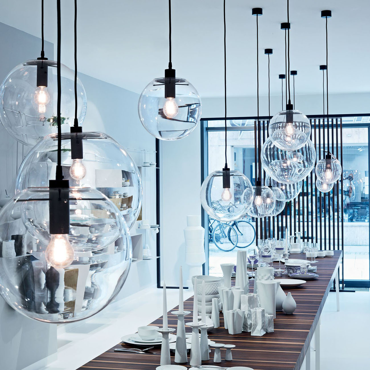 Скляні двері в інтер'єрі: прозорі двері, що пропускають світло та розділяють простір