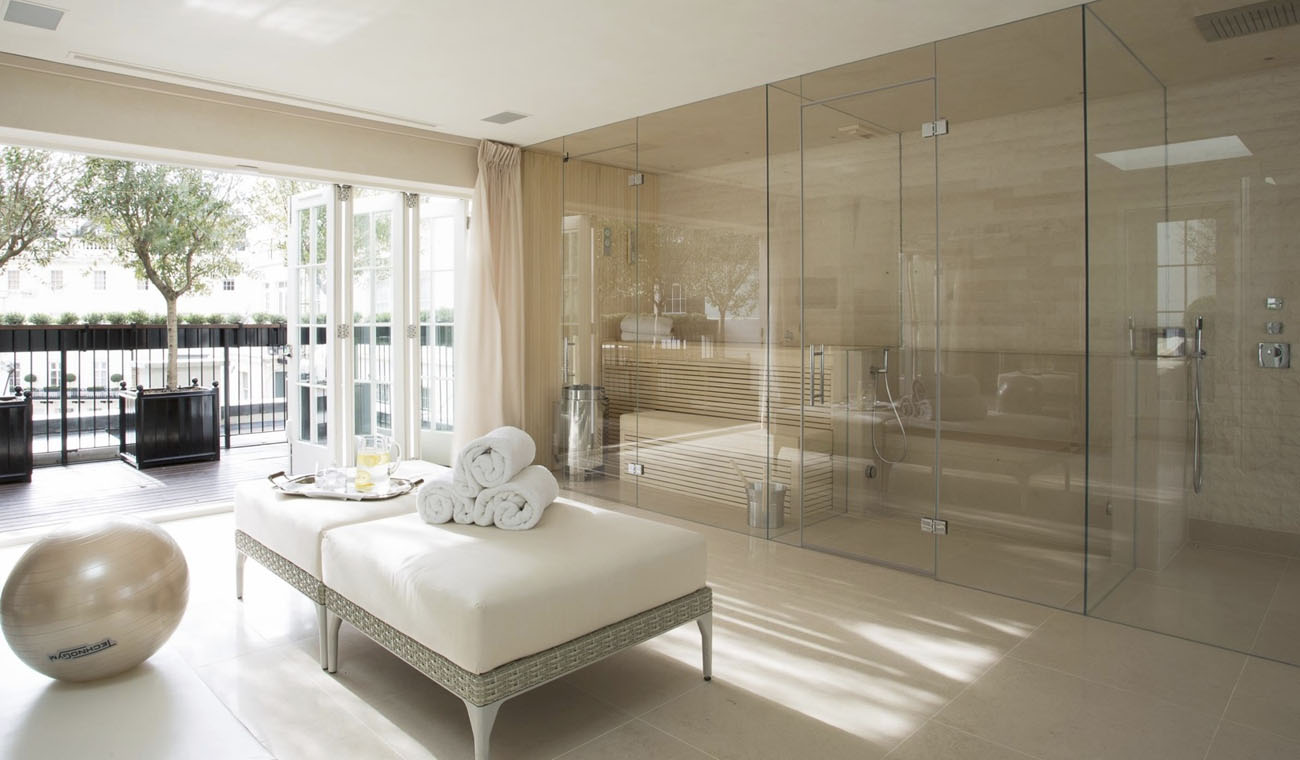 Декор зі скла: стильні скляні вази та інші елементи декору в інтер'єрі