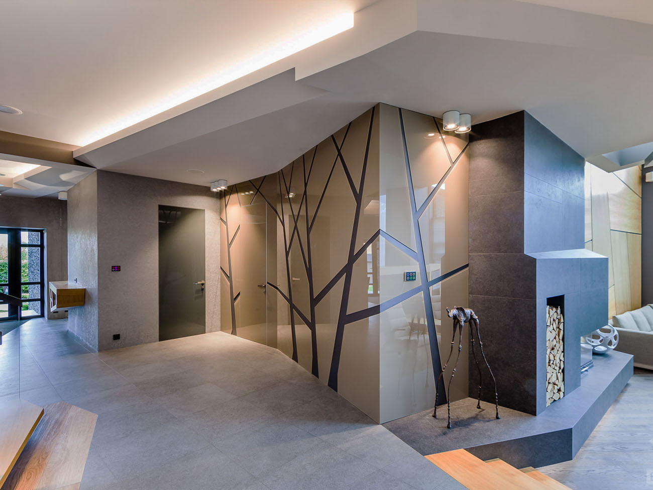 Дизайн інтер'єру зі склом: елегантні скляні елементи декору у сучасному домі