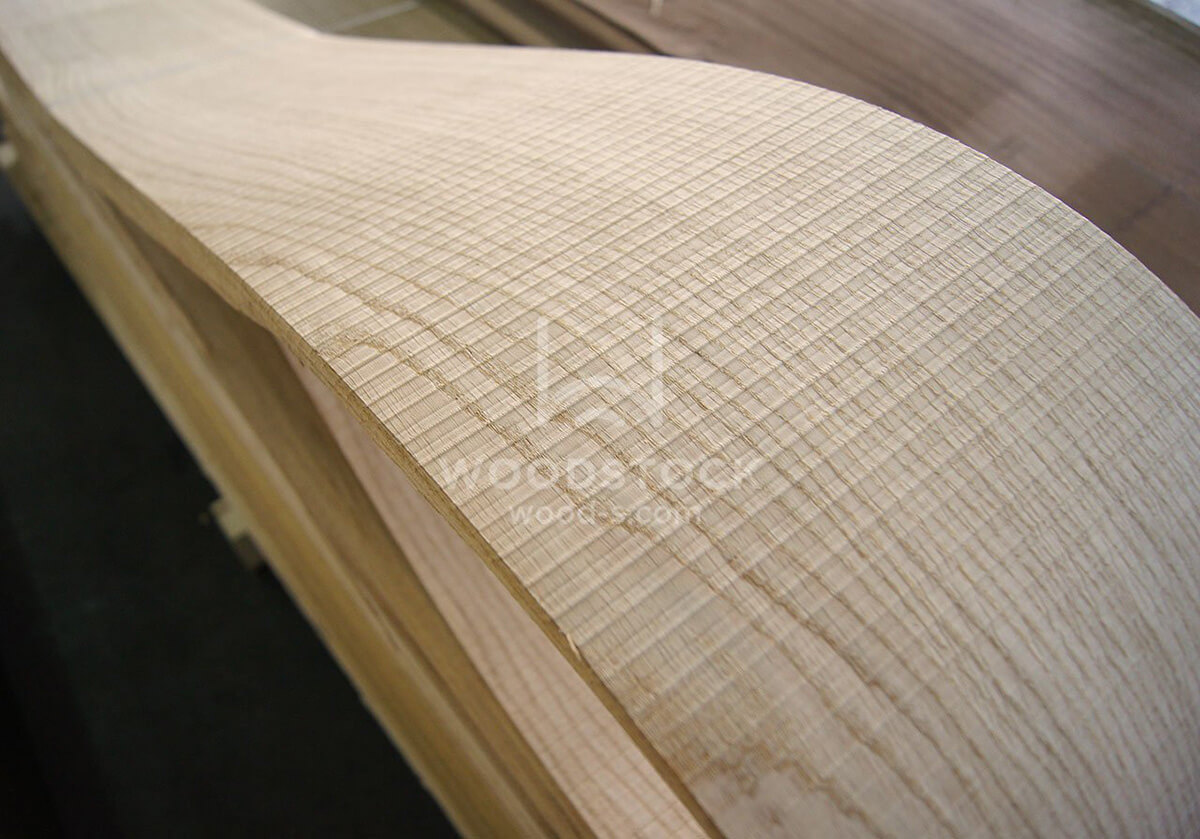 Темні меблі з дуба: елегантний та класичний вигляд, акцент на розкоші та глибині кольору.