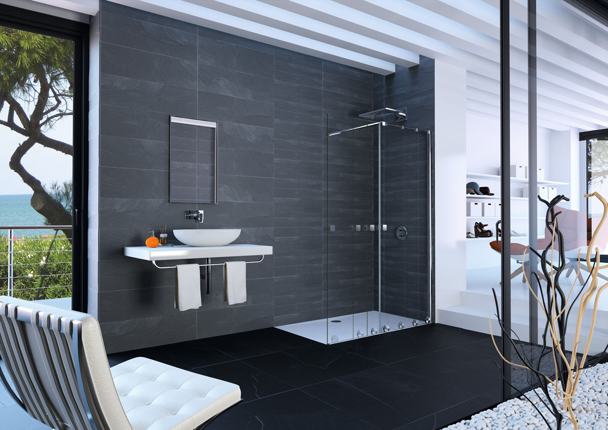 Приклад глибокого душового піддону з високими бортиками у невеликій ванній.