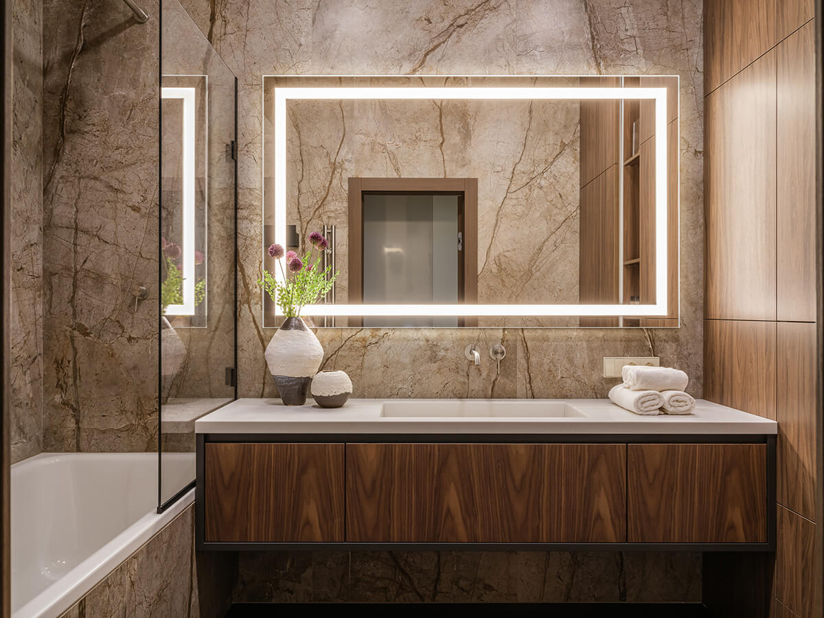 Велика плитка керамограніту в сучасному інтер'єрі, що демонструє мінімалістичний дизайн.