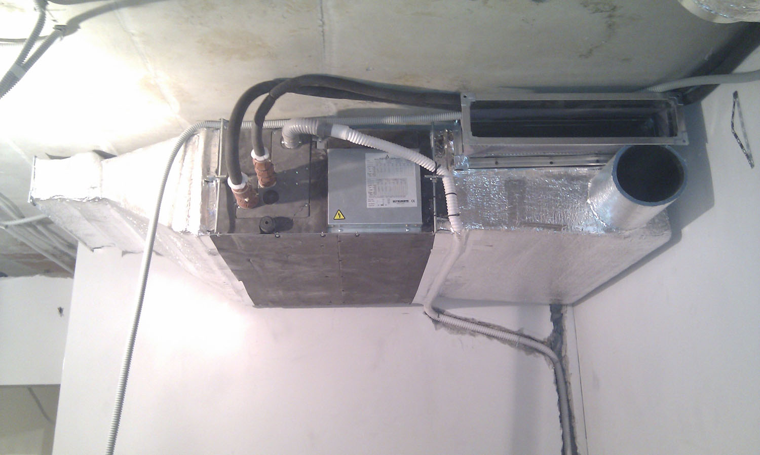 Припливна вентиляція: свіже повітря та регулювання вологості для здорового мікроклімату.