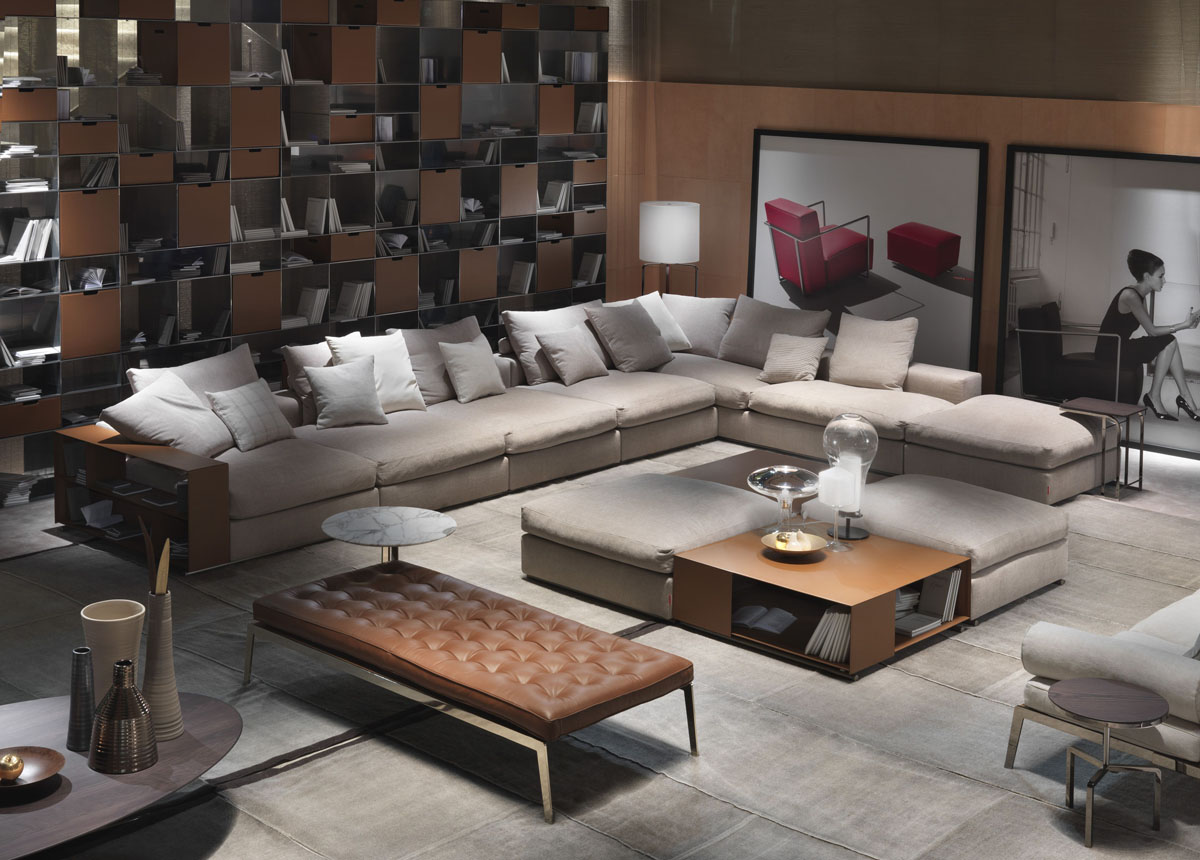 Сучасний диван у спальні: стильний елемент інтер'єру та місце для відпочинку.