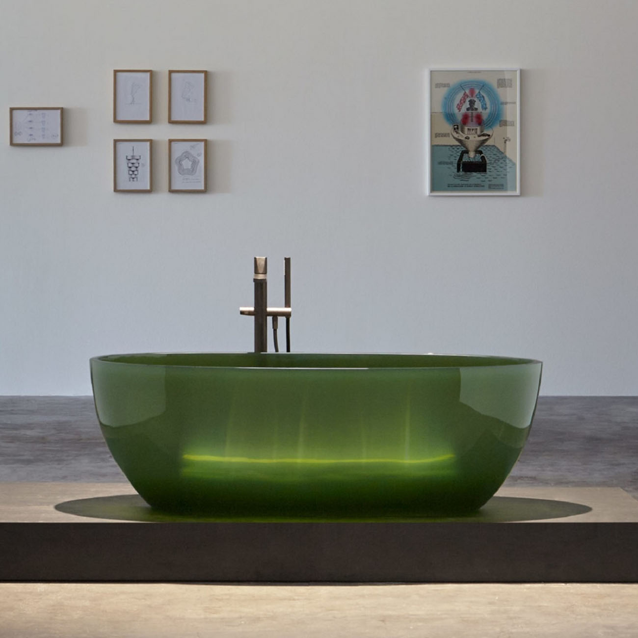 Різні форми ванн для ванної кімнати: прямокутна, кругла та овальна ванна в магазині.