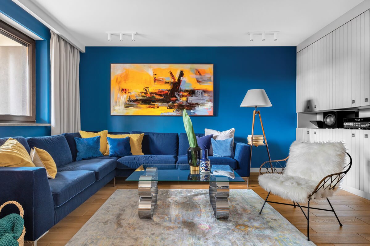 Дизайн кухні в сіро-жовтих тонах: сучасний інтер'єр з сірими шафами та жовтим декором.