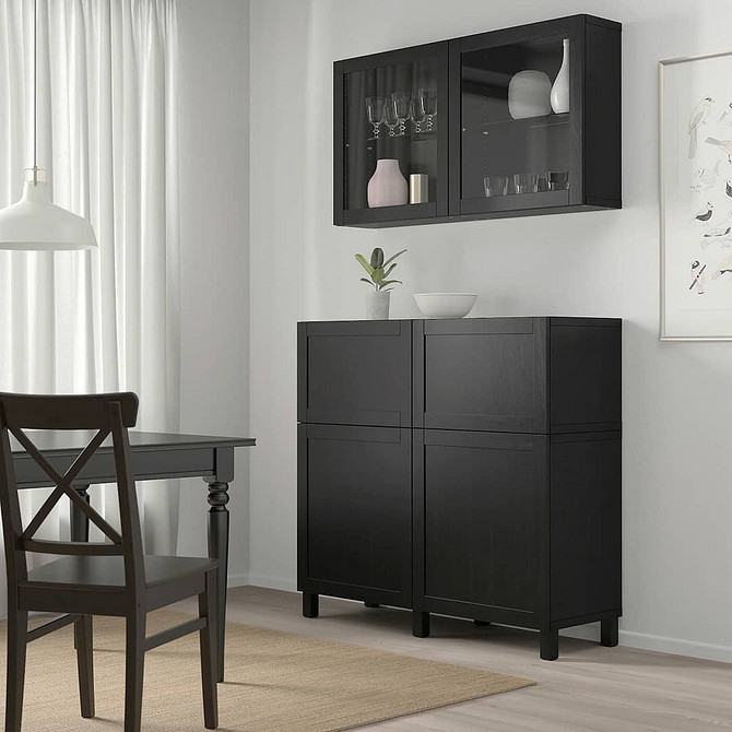 Система Бесто ІКЕА у вітальні: стильне зберігання речей у скандинавському стилі.