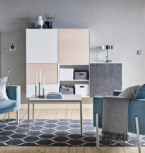 Система Бесто ІКЕА з комбінацією кольорів та текстур у сучасній вітальні