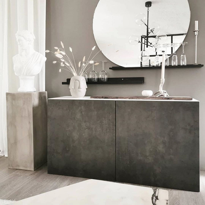 Світла вітальня з меблями Бесто ІКЕА: ідеальне рішення для зберігання та дизайну.