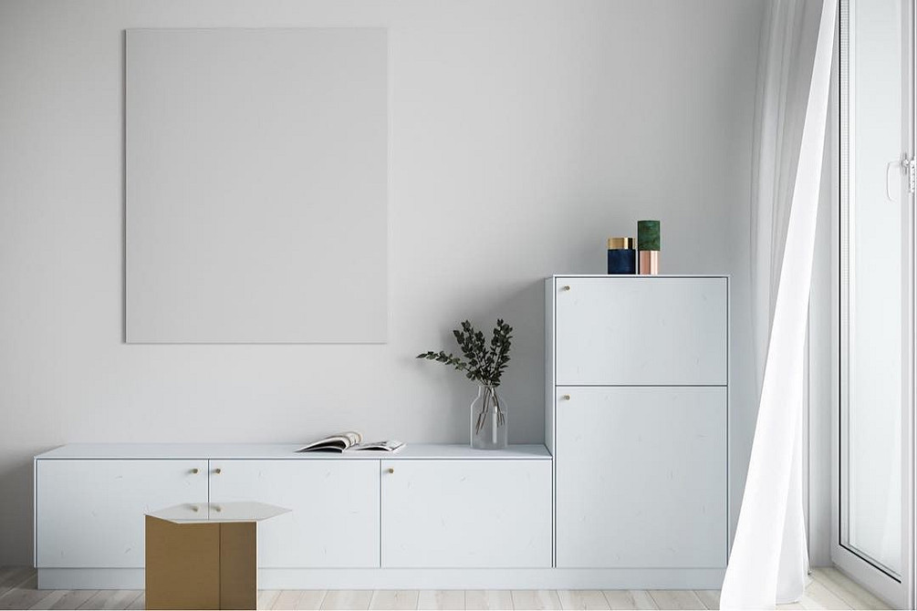 Відкрита система зберігання Бесто ІКЕА в поєднанні з закритими шафками у вітальні