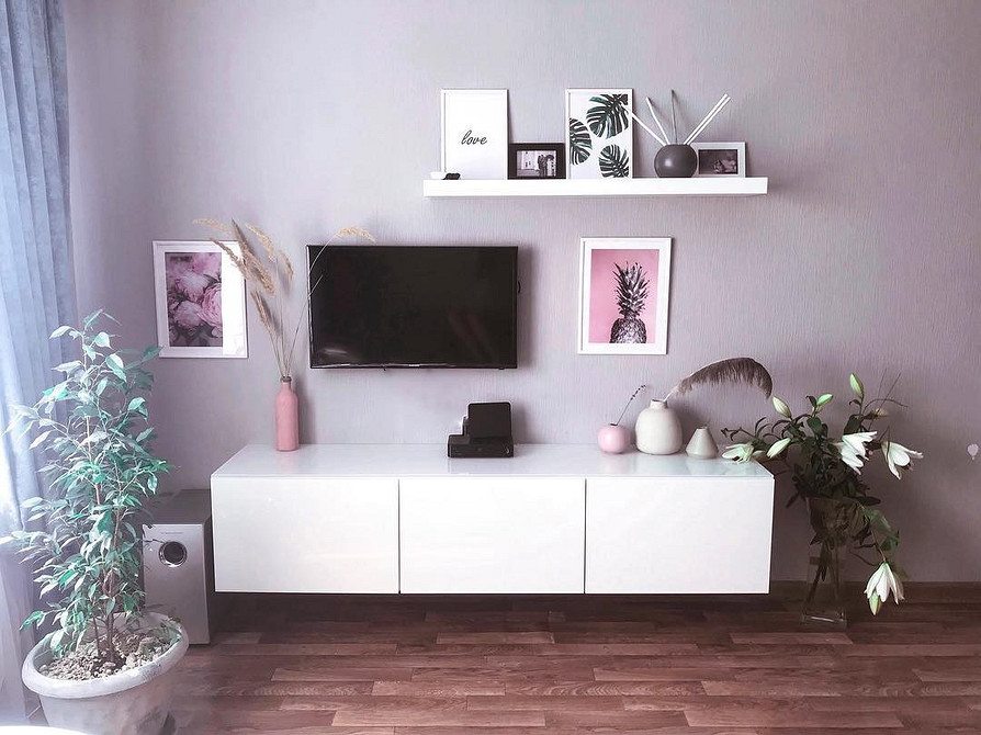 Сучасний дизайн вітальні з використанням системи Бесто ІКЕА для зонування простору.