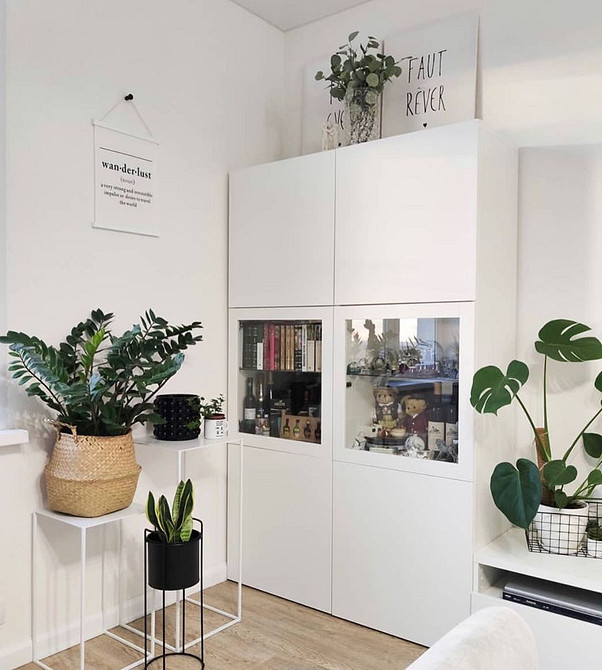 Стінка Бесто від ІКЕА для вітальні: ідеальне рішення для зберігання та декору