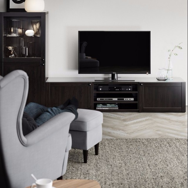 Система Бесто в інтер'єрі: елегантне рішення для вітальні від ІКЕА.