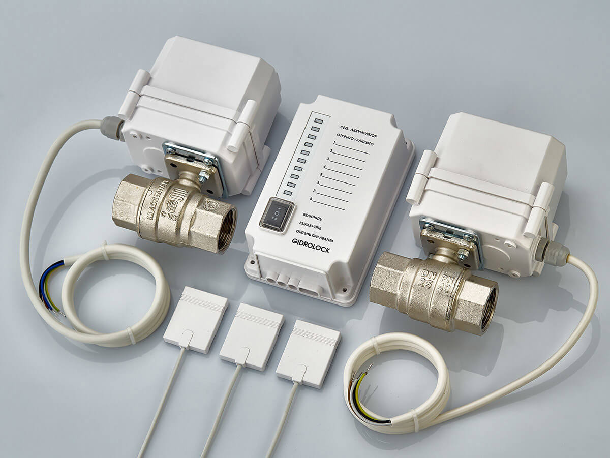 Монтаж системи захисту від протікання води: шаровий кран з електроприводом встановлений на трубі