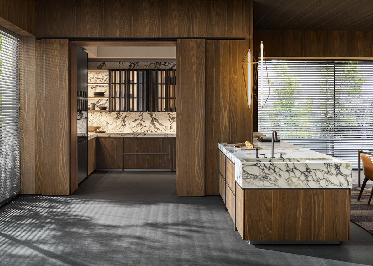 Сучасна прихована кухня з інтегрованою технікою та освітленням, маскування кухні.