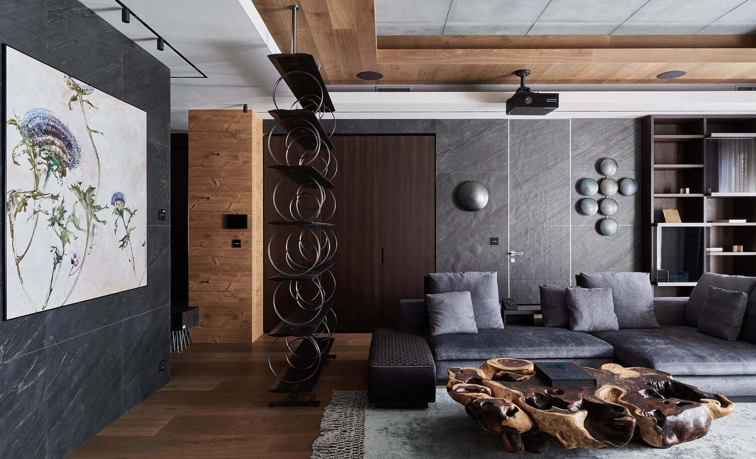 Сучасний дизайн двокімнатної квартири: спальня з великим вікном та природнім освітленням