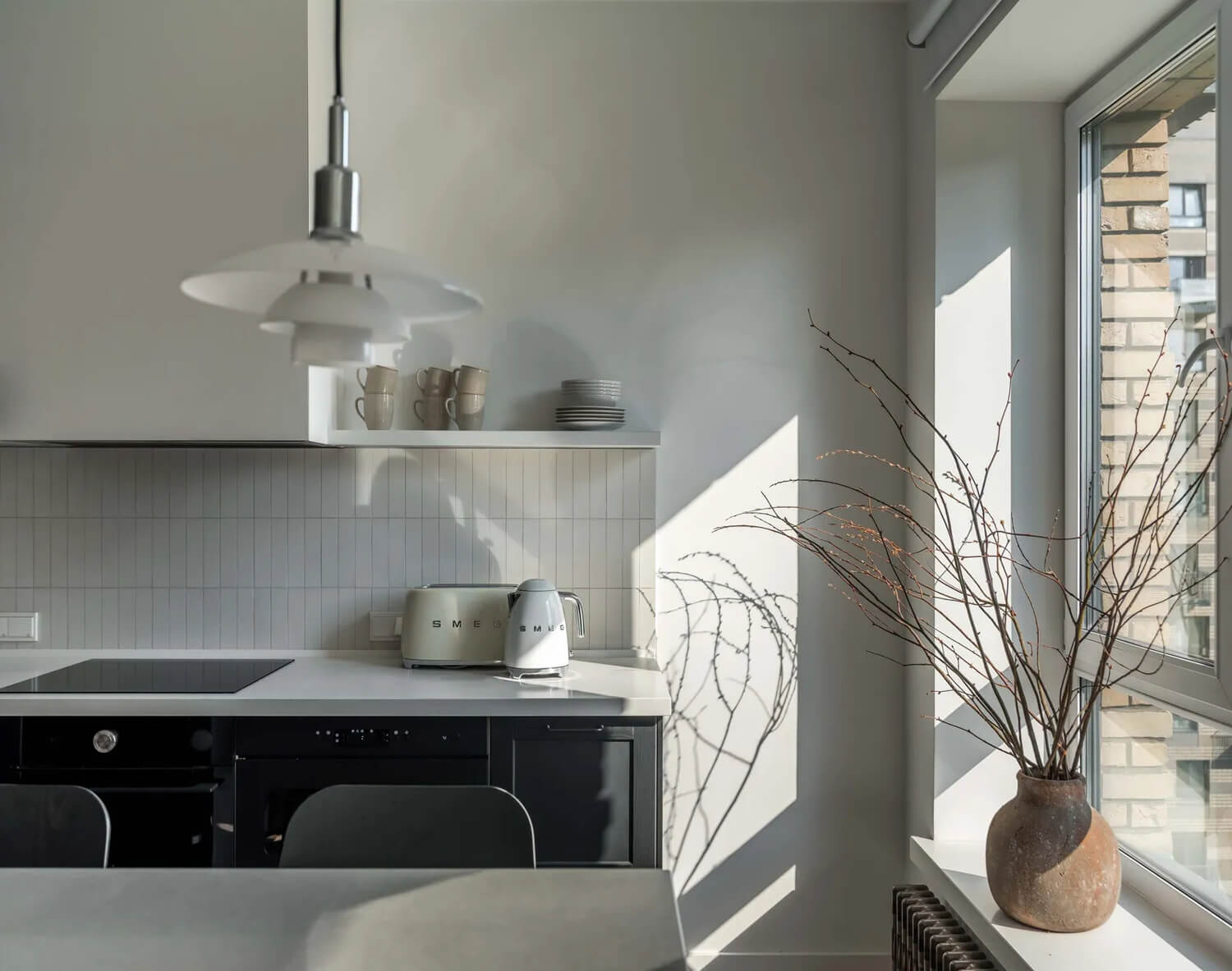 Оформлення двокімнатної квартири: стильний дизайн з використанням акцентних кольорів та меблів