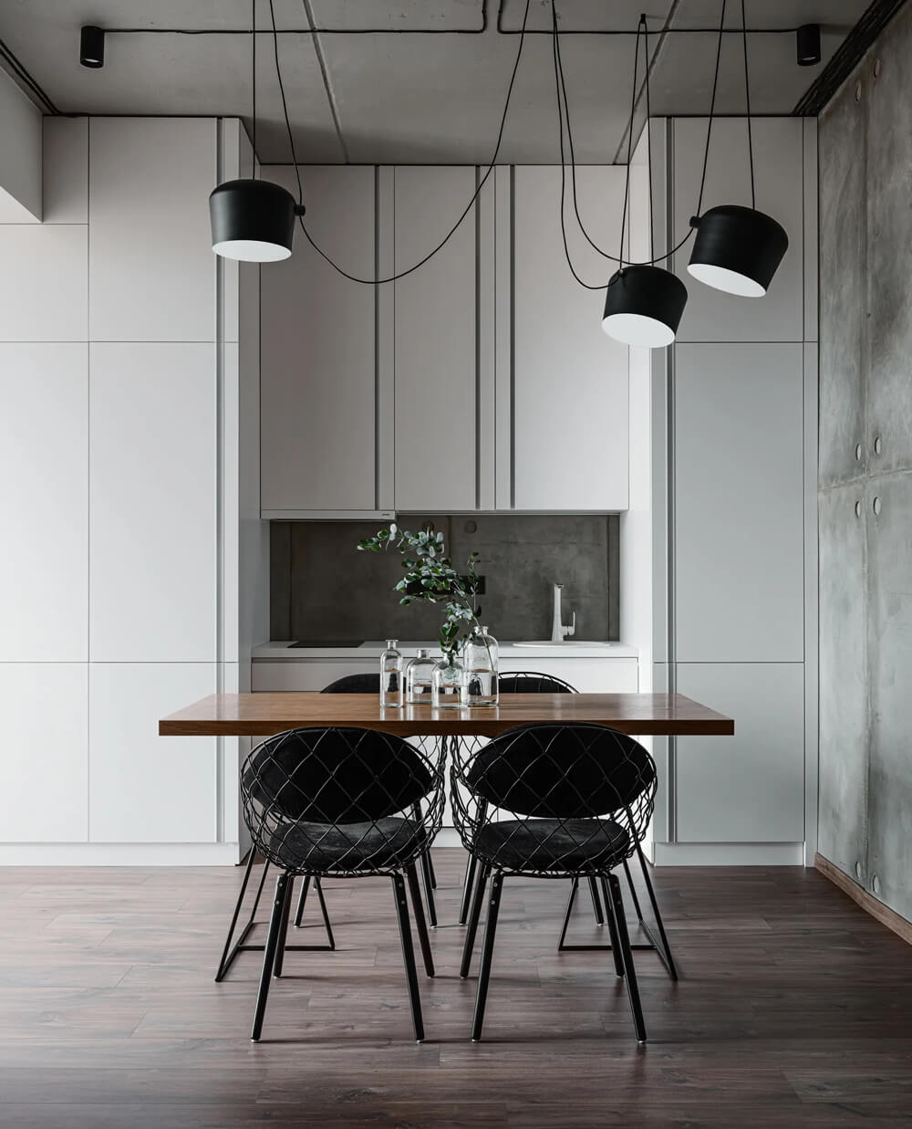 Дизайн двокімнатної квартири з використанням яскравих акцентів та сучасних меблів.