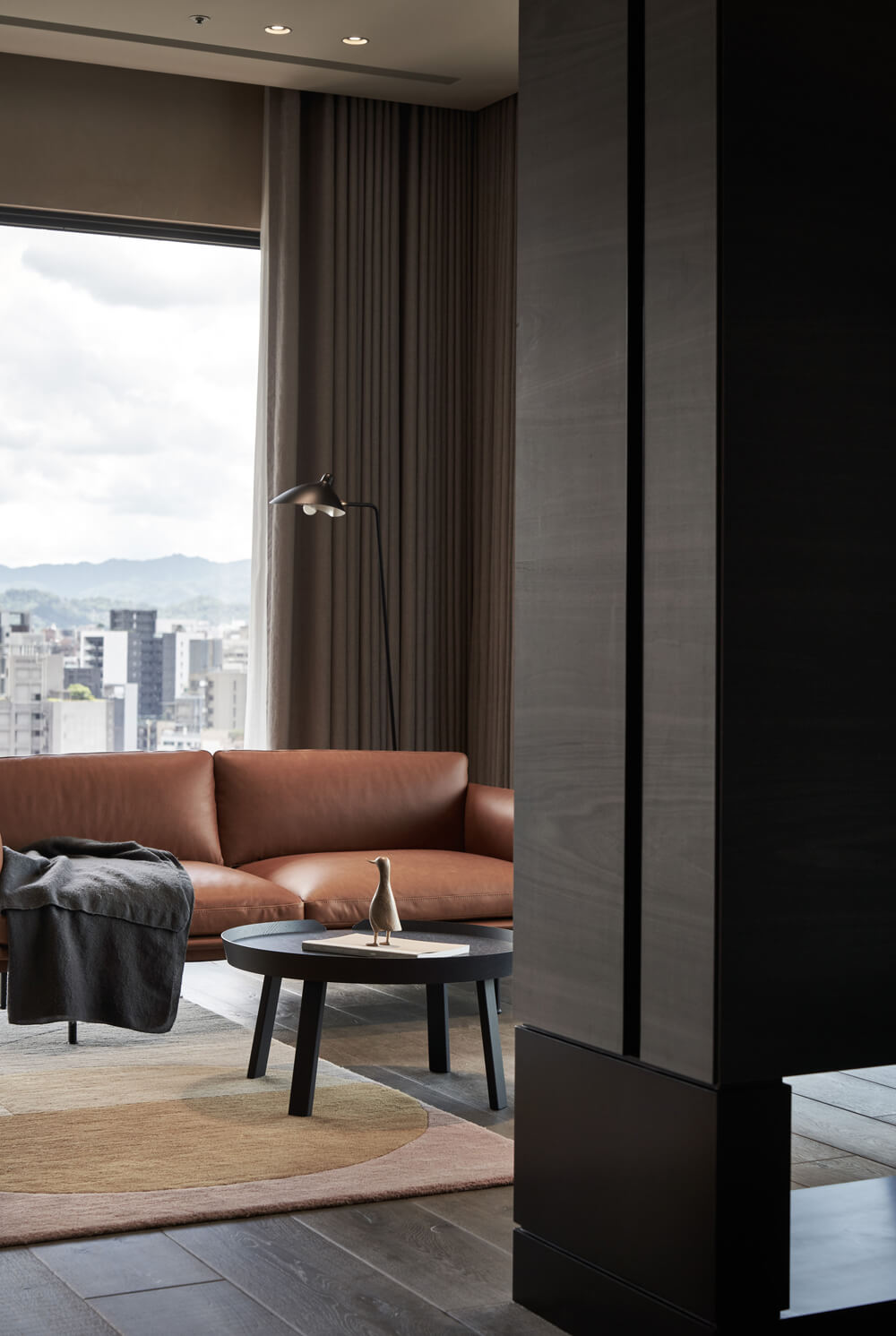 Дизайн двокімнатної квартири для сім'ї: дитяча кімната з яскравими акцентами.