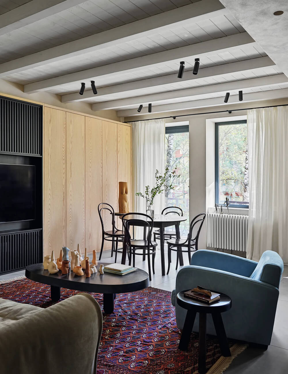 Функціональний дизайн двокімнатної квартири: зонування кухні-вітальні для зручності