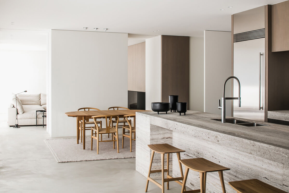 Освітлення в стилі джапанді: паперовий ліхтар, що розсіює м'яке світло в інтер'єрі.