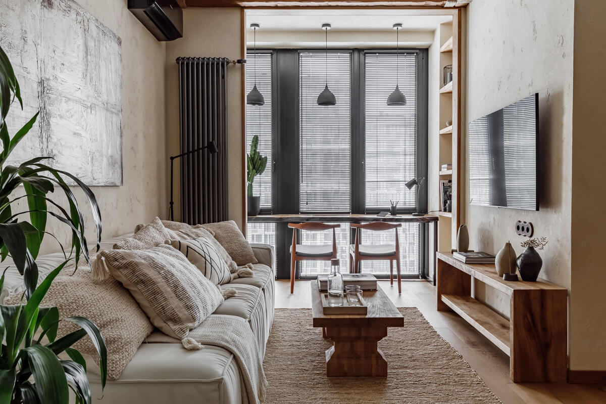 Вітальня в стилі вабі-сабі: світлі тони, дерев'яні меблі та мінімум декору.