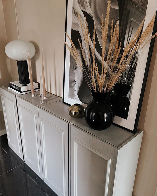 DIY меблі: комод Ікеа Івар, перероблений у дитячий столик для творчості.