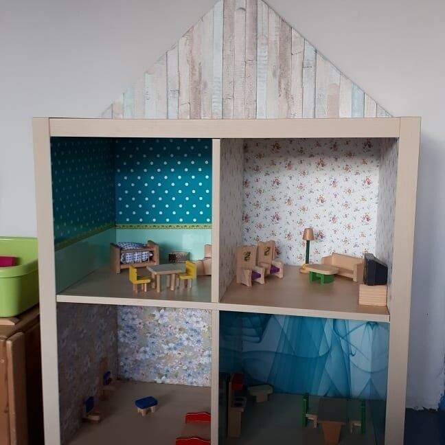 Стелажі БІЛЛІ в бібліотеці: стильне та практичне рішення для зберігання книг.