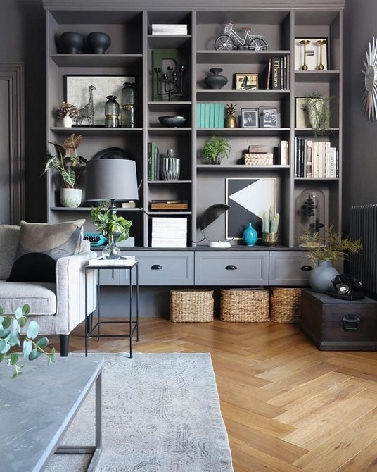 Організація робочого простору за допомогою полиць та стелажів ІКЕА.