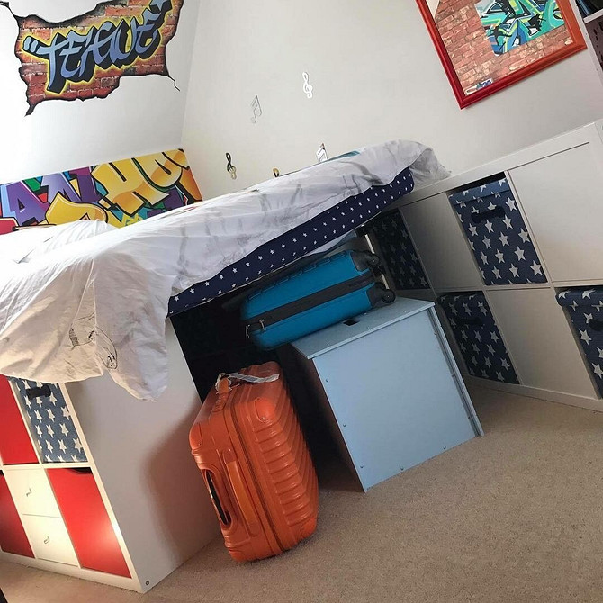 Полки та стелажі ІКЕА: 10 оригінальних ідей для меблювання та організації простору