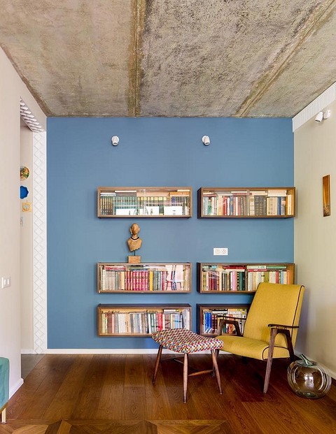 Ретро сервант в сучасній кухні: практичне рішення для зберігання посуду та декору.