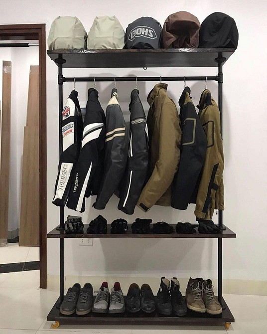 Ефектний стелаж з водопровідних труб – функціональний та стильний декор для дому.