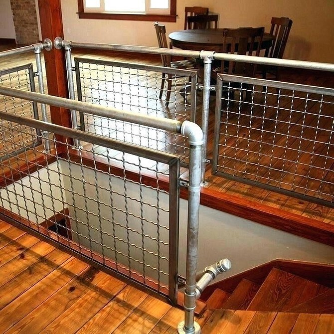 Нестандартна вішалка для одягу з водопровідних труб – практичний та стильний DIY декор.