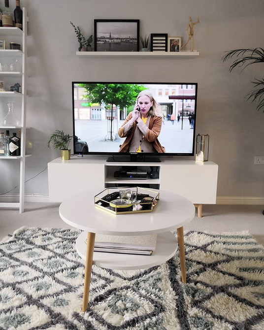 Вузька полиця IKEA на кухні: зручне зберігання спецій та кухонного приладдя