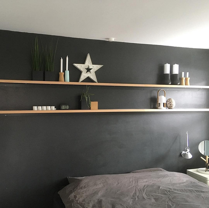 Вузька полиця IKEA в передпокої для ключів та інших дрібниць: організація простору