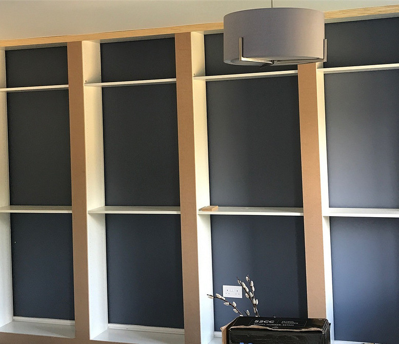 Ідеї для дому: стелаж Біллі Ікеа, пофарбований в яскравий колір для дитячої кімнати.