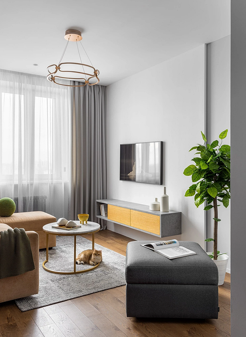 Типові помилки в розстановці меблів: килим замалий для зони відпочинку в кімнаті.