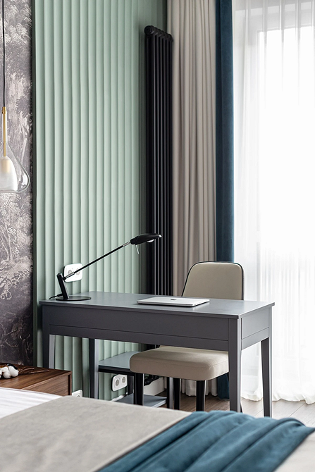 Розстановка меблів в кімнаті: занадто велика відстань між диваном та журнальним столиком.