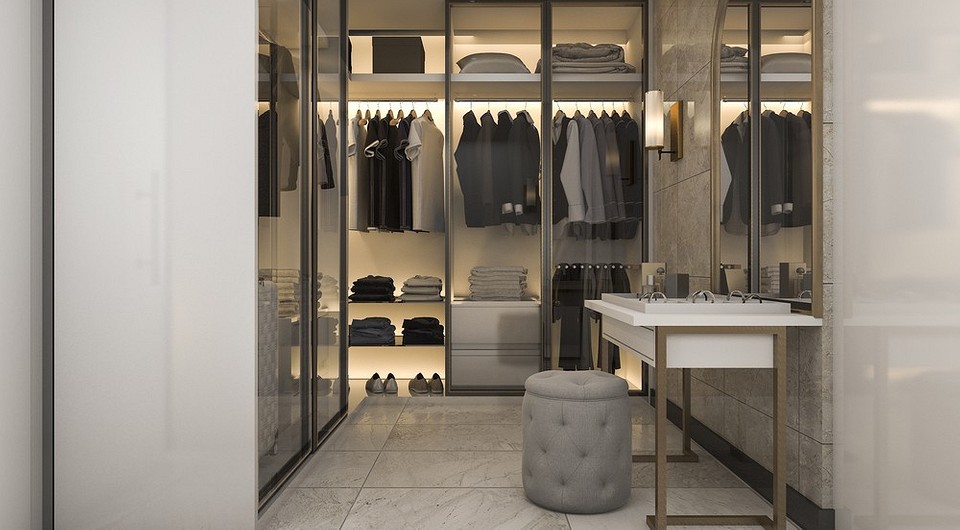 Планування освітлення шафи: світлодіодні лампи для затишку та зручності в гардеробі.