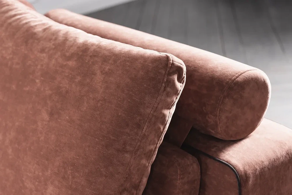 Обивка для дивану: вибір тканини, що поєднує стиль, комфорт та практичність