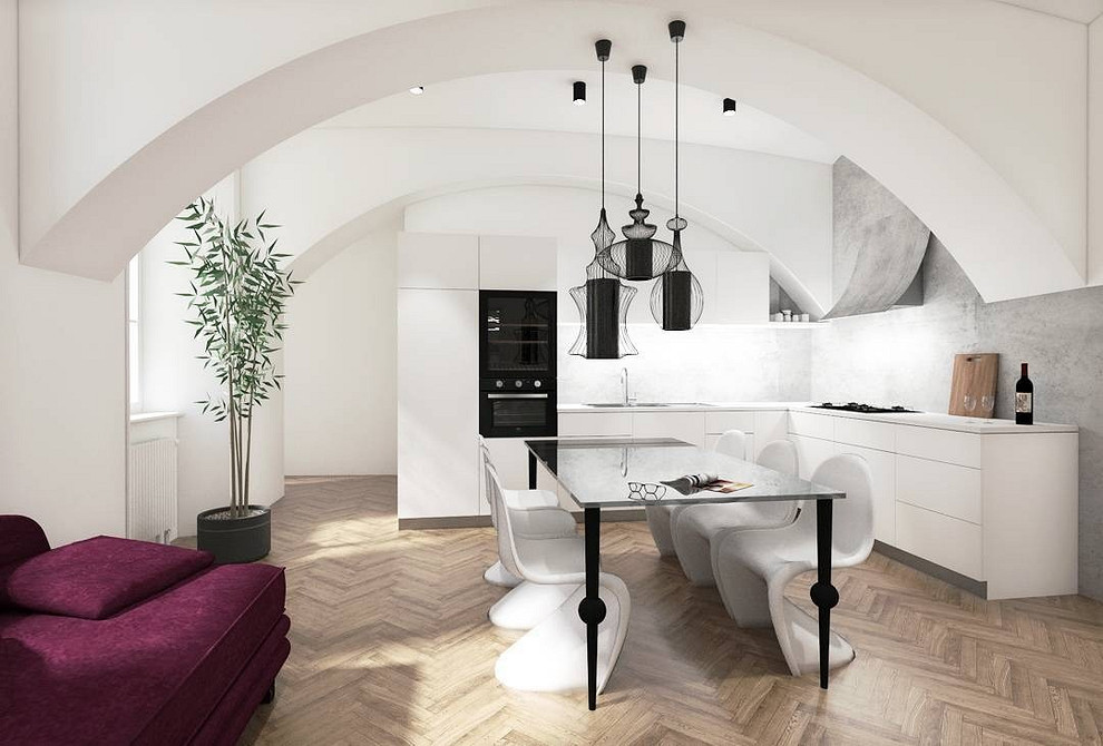 Стільці різних конструкцій та матеріалів, що підтримують правильну поставу