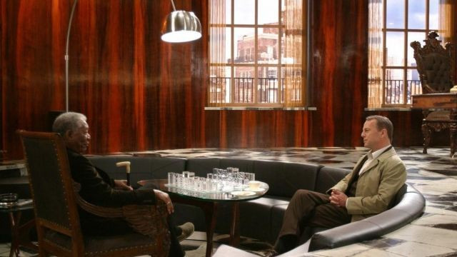 Крісло Барселона в домашньому кабінеті: меблі з відомих фільмів.