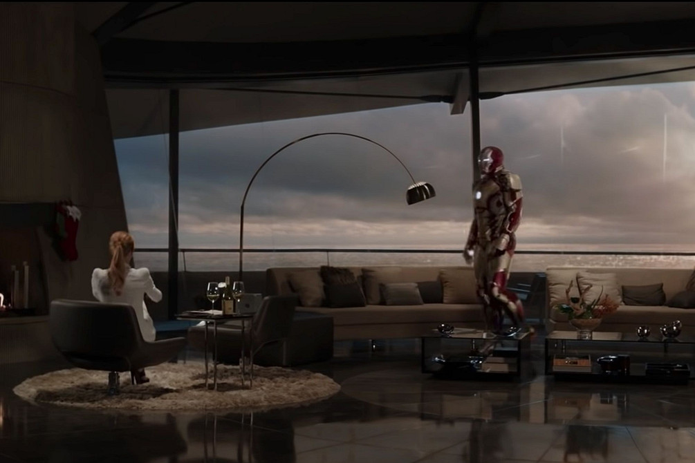 Торшер Arco в інтер'єрі: освітлення, натхненне сценами з популярних кінокартин.