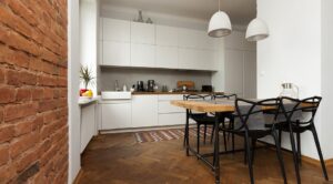 Оптимізуємо простір: як елегантно приховати обідній стіл у невеликій квартирі. — Столи для маленької квартири